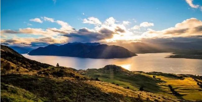 奇门遁甲九宫格阴阳属性解析：助力个人与企业决策的智慧框架