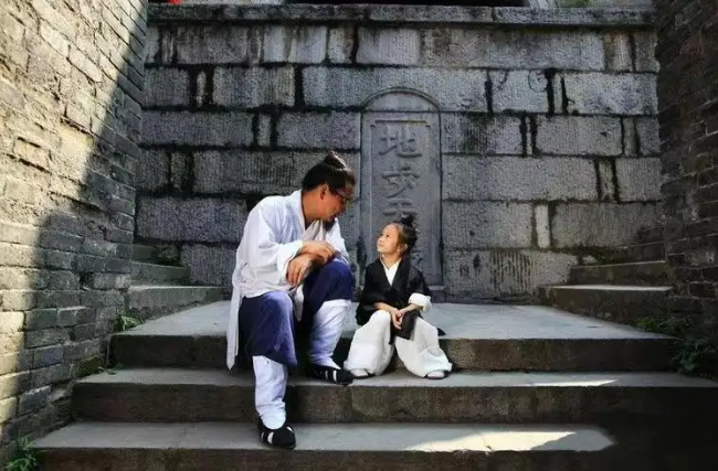 学习奇门遁甲死记硬背，只会走进死胡同